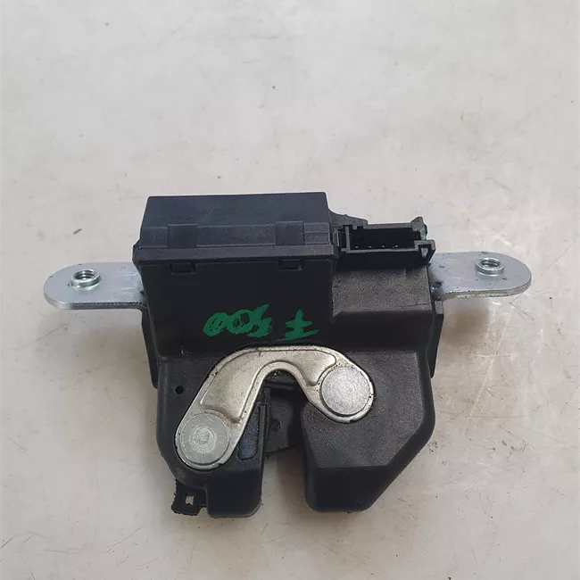 Serratura portello posteriore con aggancio