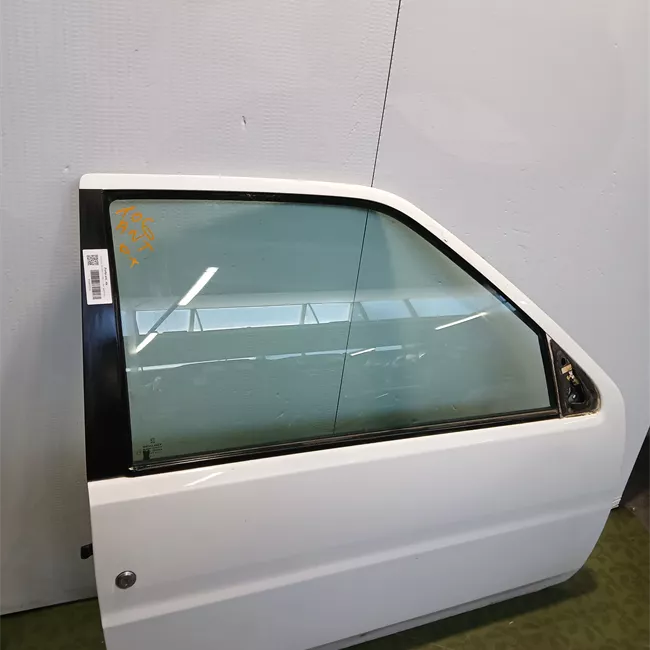 Porta anteriore destra