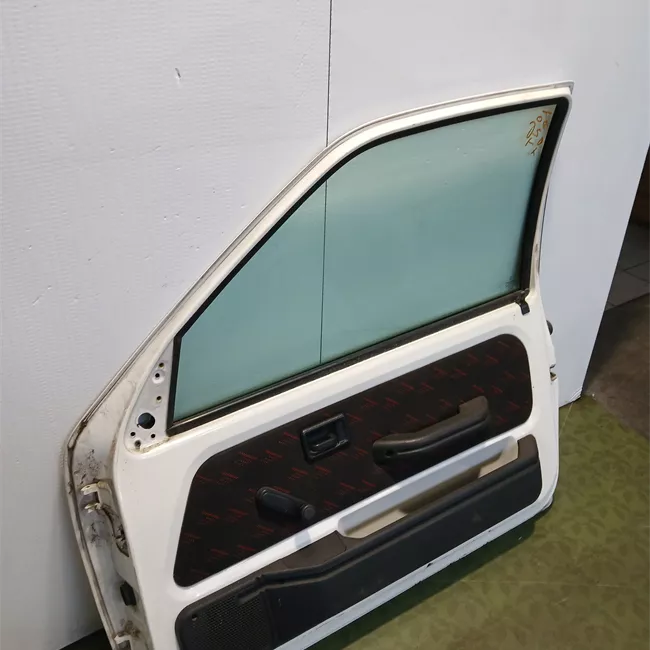 Porta anteriore destra