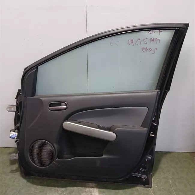 Porta anteriore destra