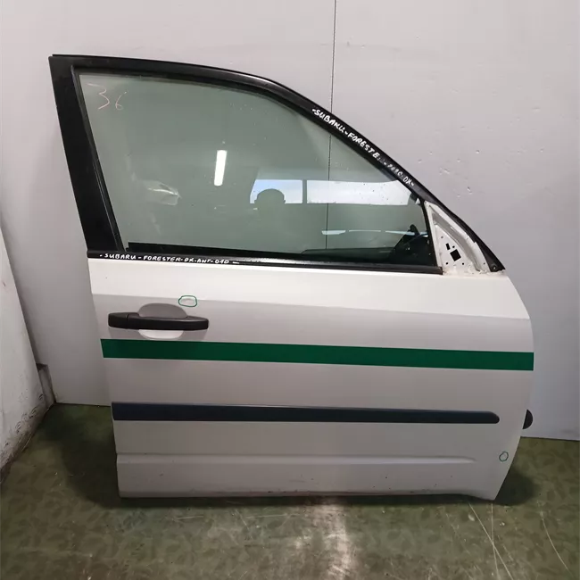 Porta anteriore destra