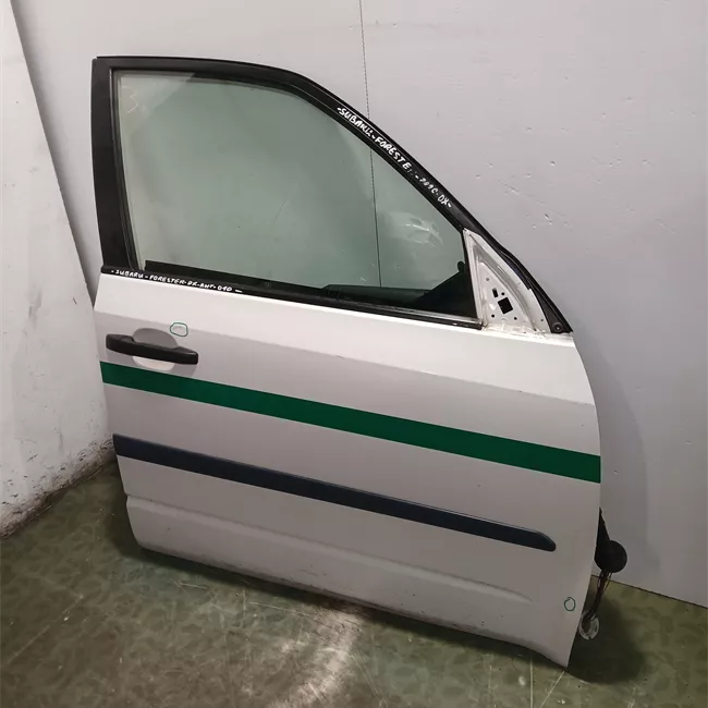 Porta anteriore destra