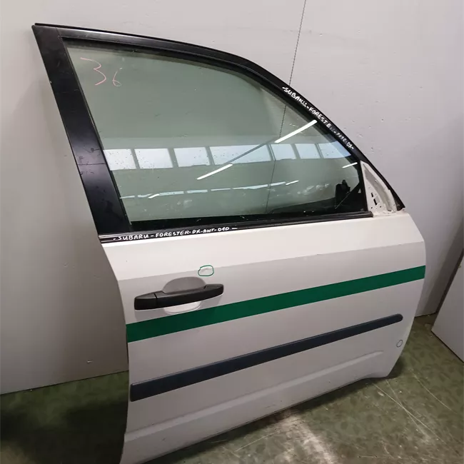 Porta anteriore destra