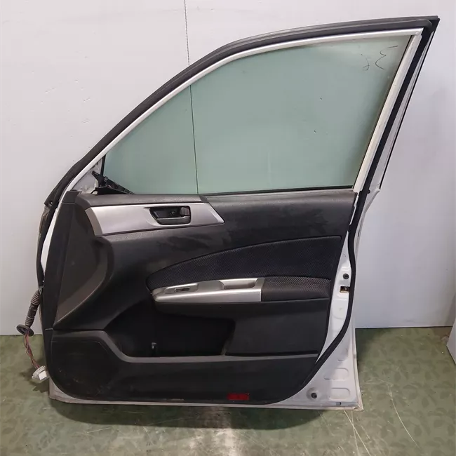 Porta anteriore destra