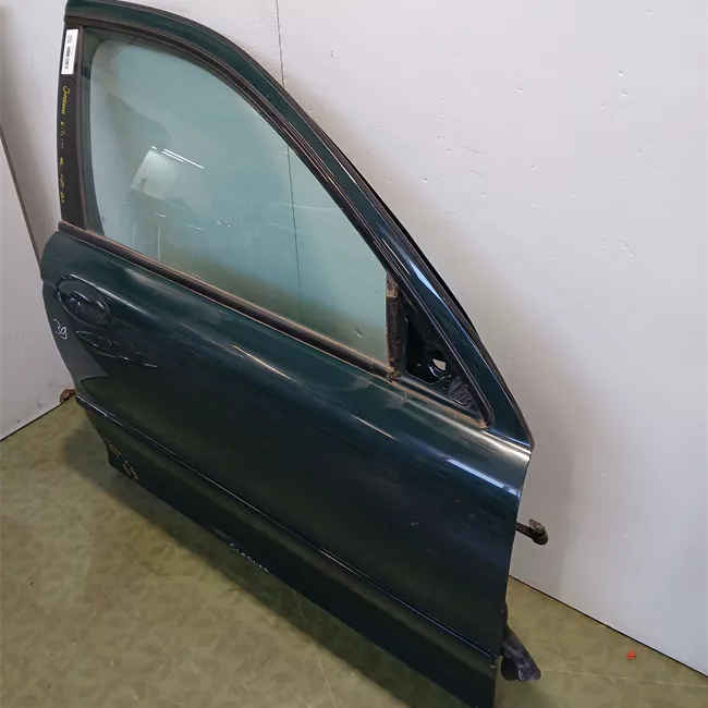 Porta anteriore destra