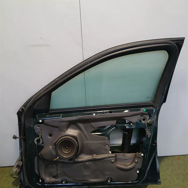 Porta anteriore destra