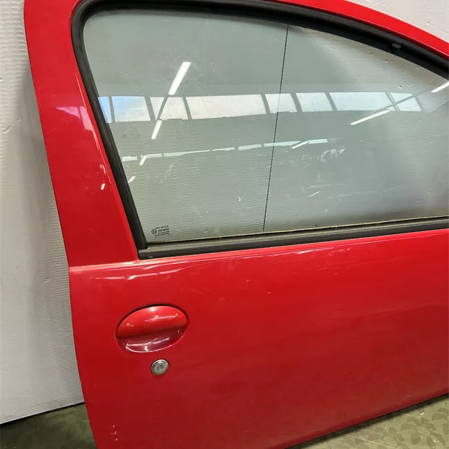 Porta anteriore destra