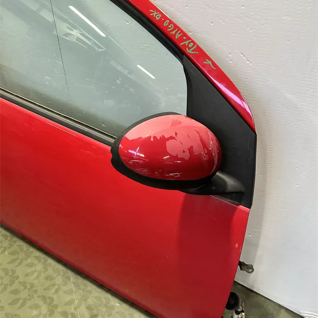 Porta anteriore destra