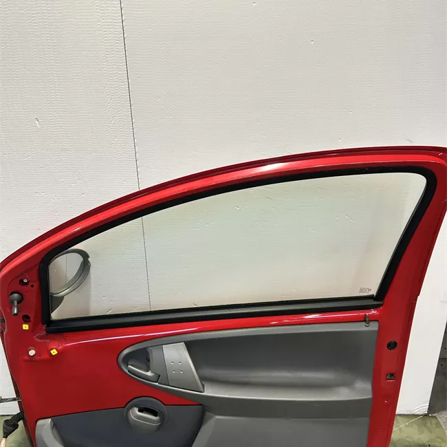 Porta anteriore destra