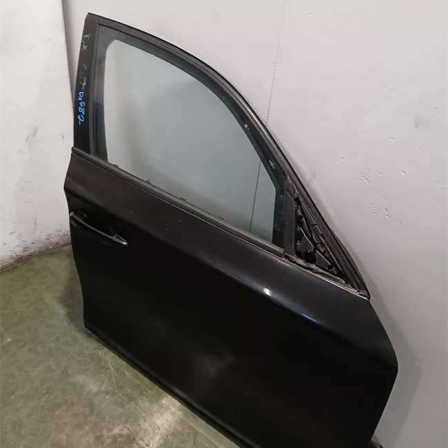 Porta anteriore destra