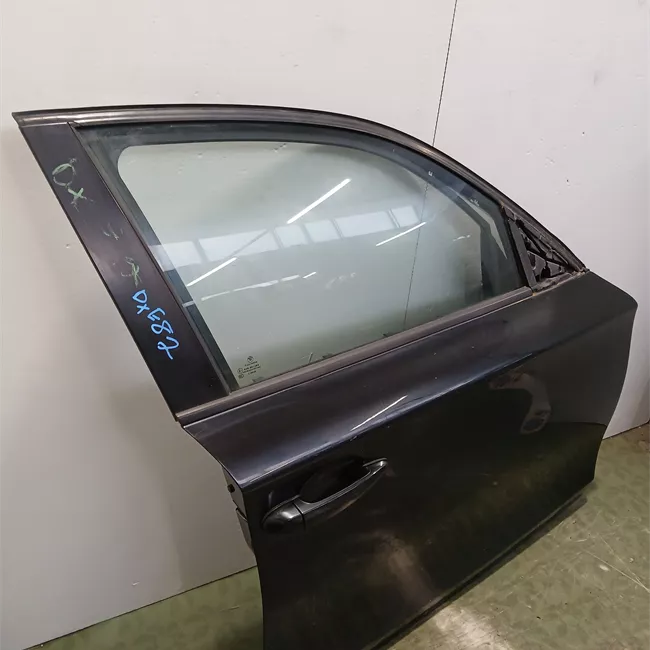 Porta anteriore destra