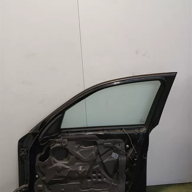 Porta anteriore destra