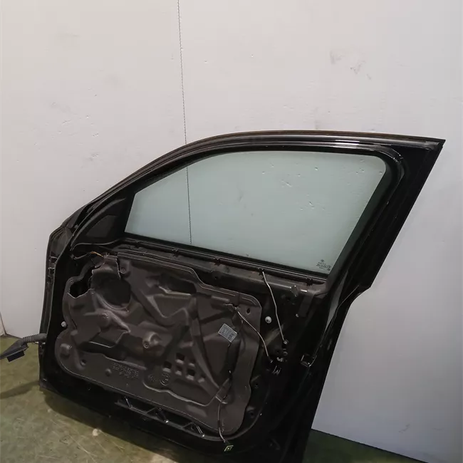 Porta anteriore destra