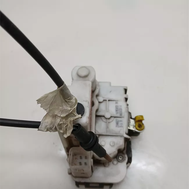 Serratura porta anteriore destra