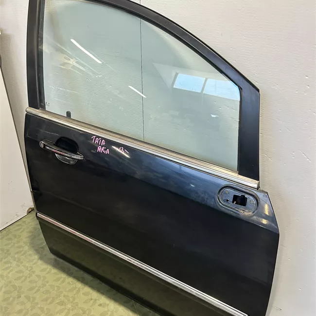 Porta anteriore destra