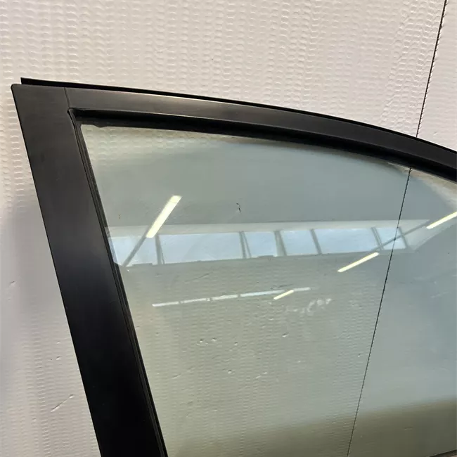 Porta anteriore destra