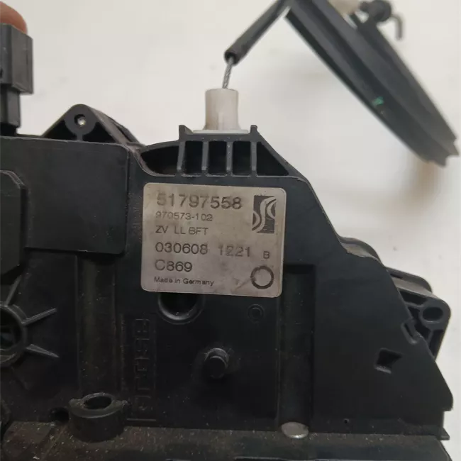 Serratura chiusura centralizzata porta anteriore destra