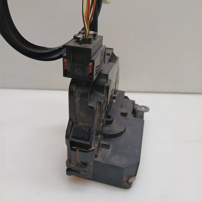 Serratura chiusura centralizzata porta anteriore destra