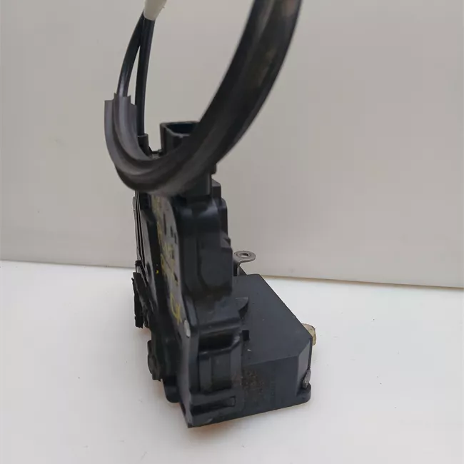 Serratura chiusura centralizzata porta anteriore destra