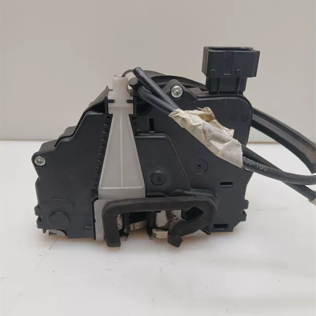 Serratura chiusura centralizzata porta anteriore destra