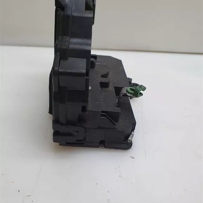 Serratura chiusura centralizzata porta anteriore sinistra