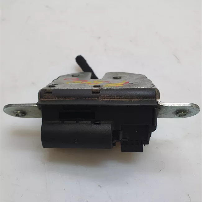 Serratura portello posteriore con aggancio