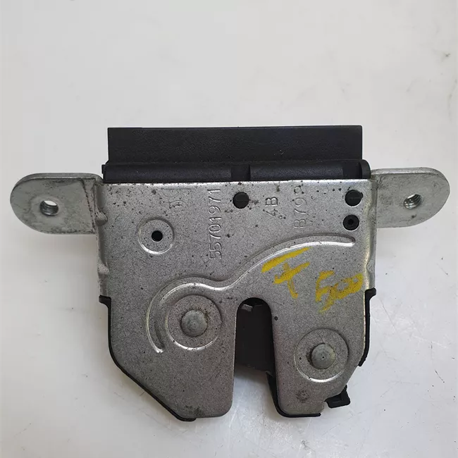 Serratura portello posteriore con aggancio