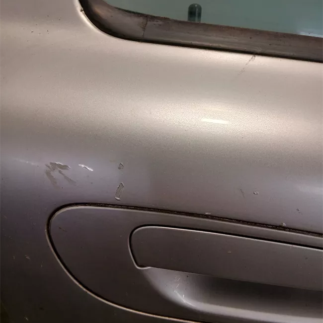 Porta anteriore destra