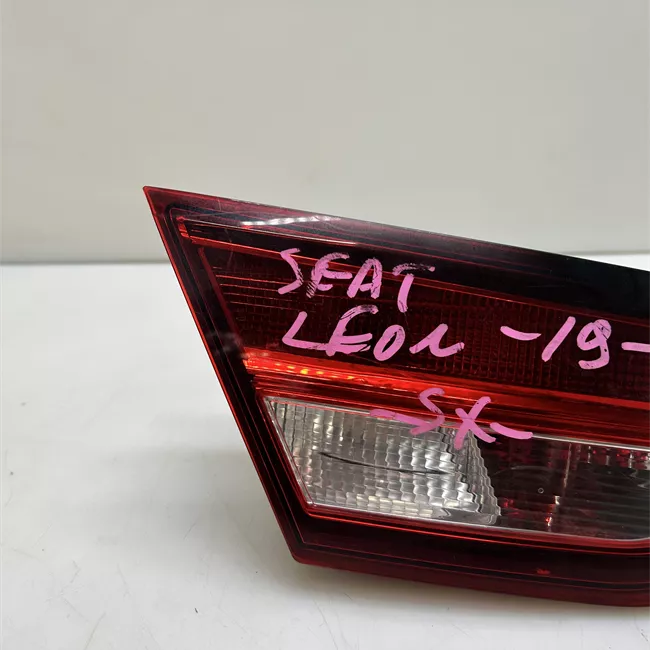 Fanale posteriore parte interno sinistro Led, con retronebbia