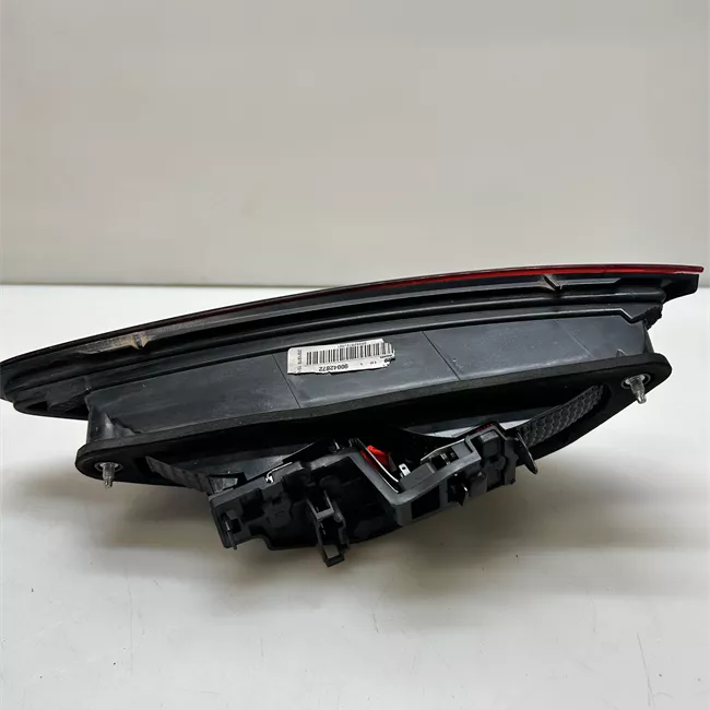 Fanale posteriore parte interno sinistro Led, con retronebbia