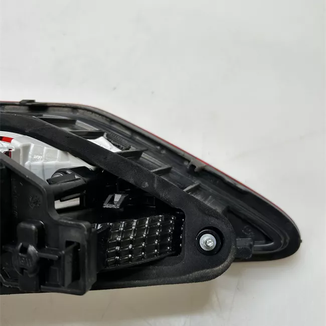 Fanale posteriore parte interno sinistro Led, con retronebbia