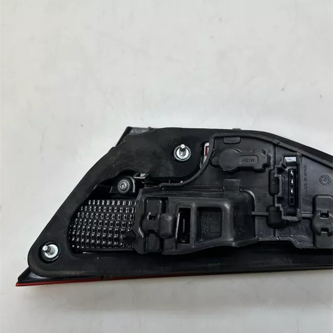 Fanale posteriore parte interno sinistro Led, con retronebbia