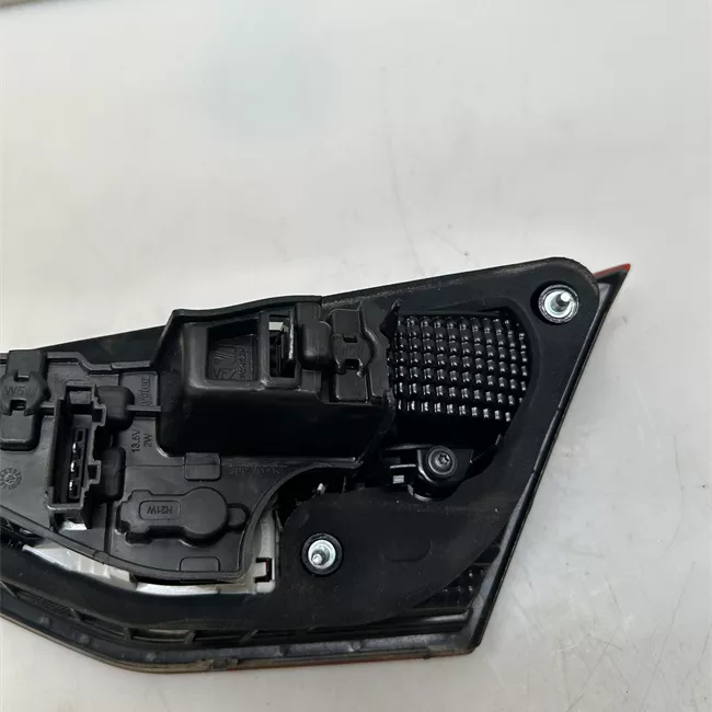 Fanale posteriore parte interno sinistro Led, con retronebbia