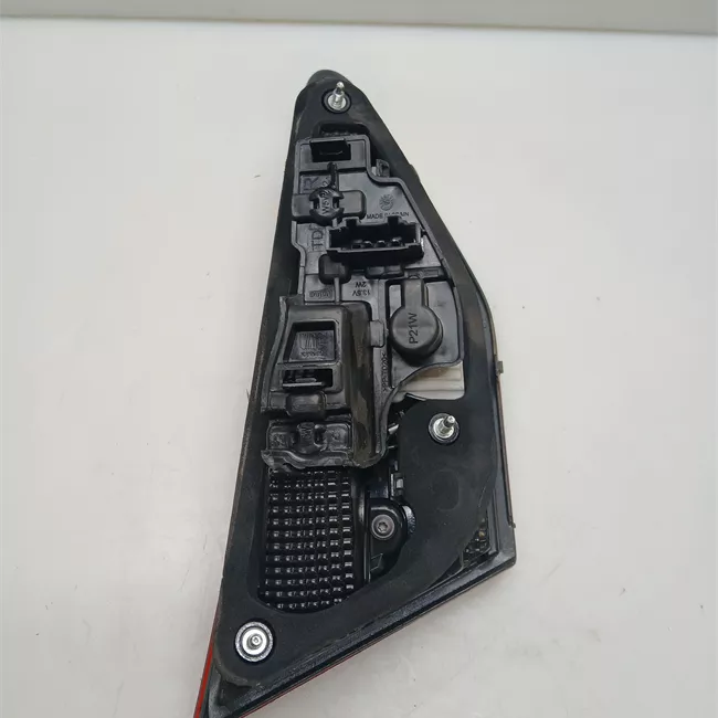 Fanale posteriore parte interno destro con retromarcia
