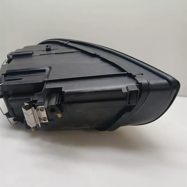 Proiettore destro Xenon