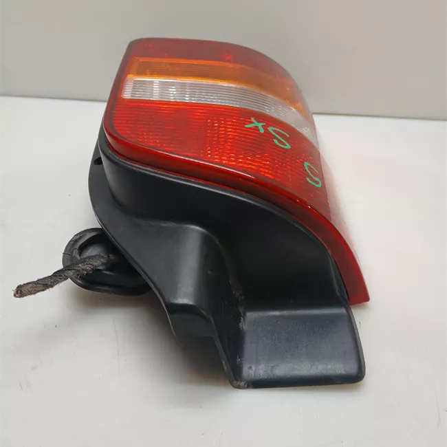 Fanale posteriore sinistro portello con indicatiore direzione giallo