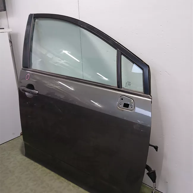 Porta anteriore destra