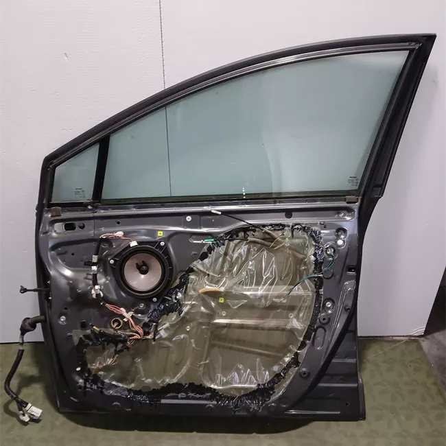 Porta anteriore destra