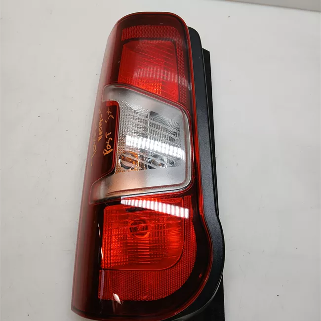 Fanale posteriore sinistro