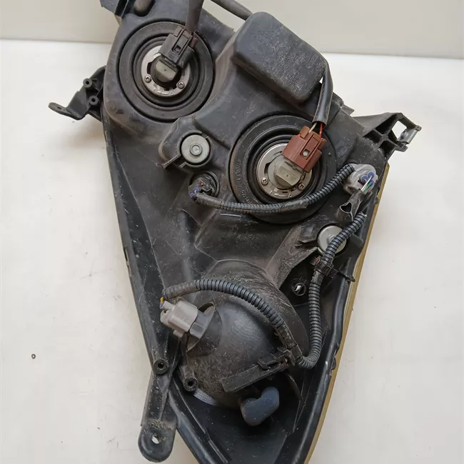 Proiettore sinistro 05-07<