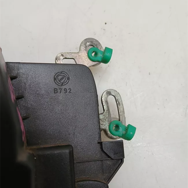 Serratura chiusura centralizzata porta anteriore sinistra