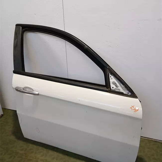 Porta anteriore destra