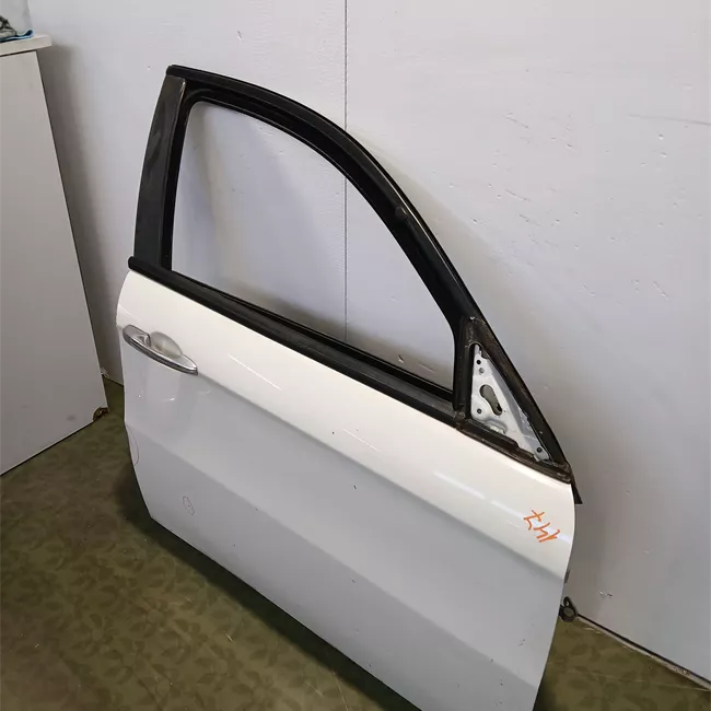 Porta anteriore destra