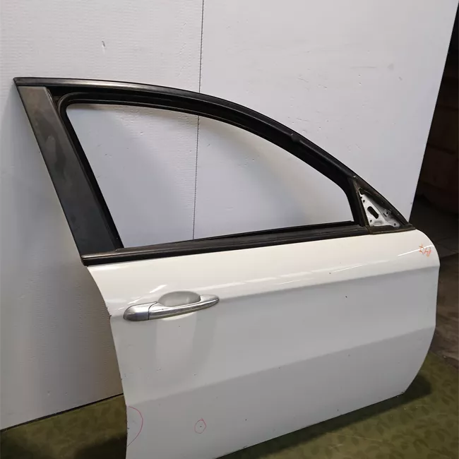 Porta anteriore destra