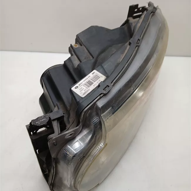 Proiettore sinistro con regolazione manuale