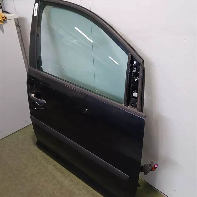 Porta anteriore destra