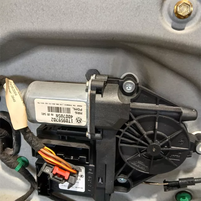 Porta anteriore destra