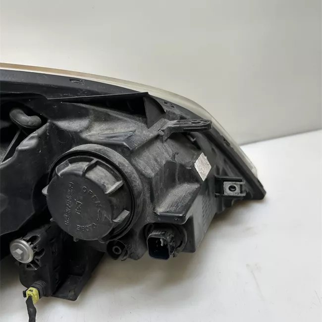 Proiettore sinistro Sport