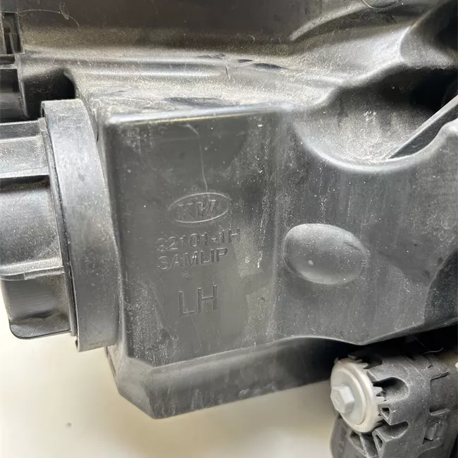 Proiettore sinistro Sport