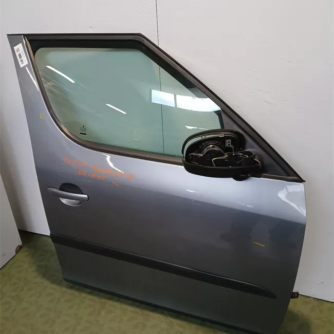 Porta anteriore destra